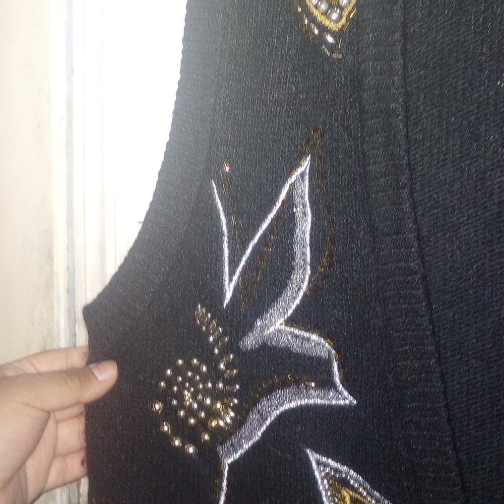 Ib Fission Hong Kong Made Knit In China Black Vest with Gold Silver Embroidery - Picture 7 of 9
